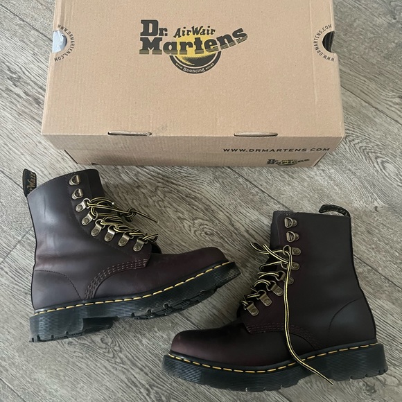 Dr. Martens Shoes - Dr Martens snowplow boot
